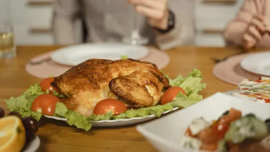 Kako pripremiti sočnu piletinu? Pet vrhunskih kuhara se slaže, ključan je jedan sastojak