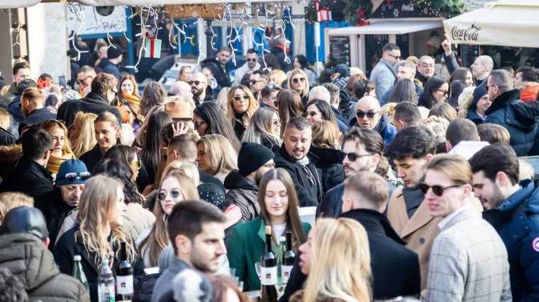 Raskrinkali 'tajnu' bogatstva u Zagrebu: 'Ke&scaron;om kupuju Porschee i stanove, odakle lova?!'