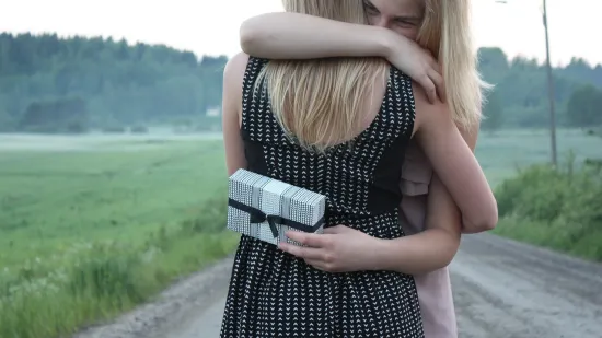 Slavimo Međunarodni dan zagrljaja! Horoskop vam otkriva kome trebate pružiti onaj istinski