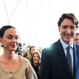 Svi su ih gledali: Zaljubljeni Trudeau i Perry romantičnim potezom ukrali show u Davosu