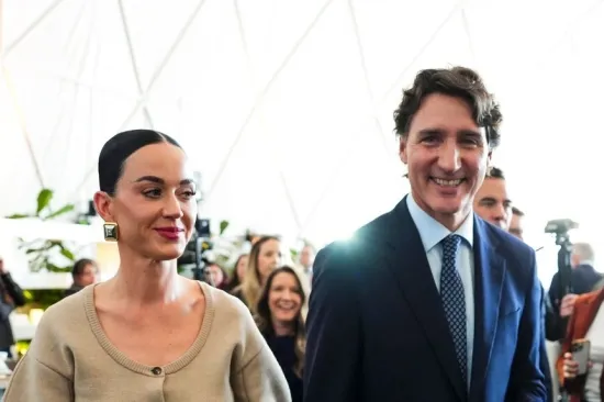 Svi su ih gledali: Zaljubljeni Trudeau i Perry romantičnim potezom ukrali show u Davosu