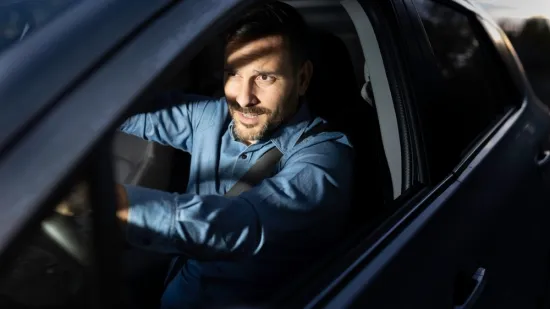 Odbljesak farova vam jako smeta? Pripazite na dvije bolesti koje pogor&scaron;avaju problem