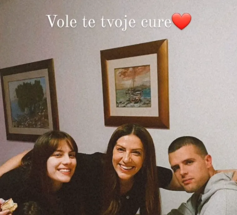 Ana Ur&scaron;ula Najev podijelila fotografiju svoje majke. Ne biste vjerovali koliko godina slavi