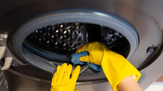 Stručnjakinja za uređaje isprobala metode za či&scaron;ćenje perilice: Otkriva koja je najbolja