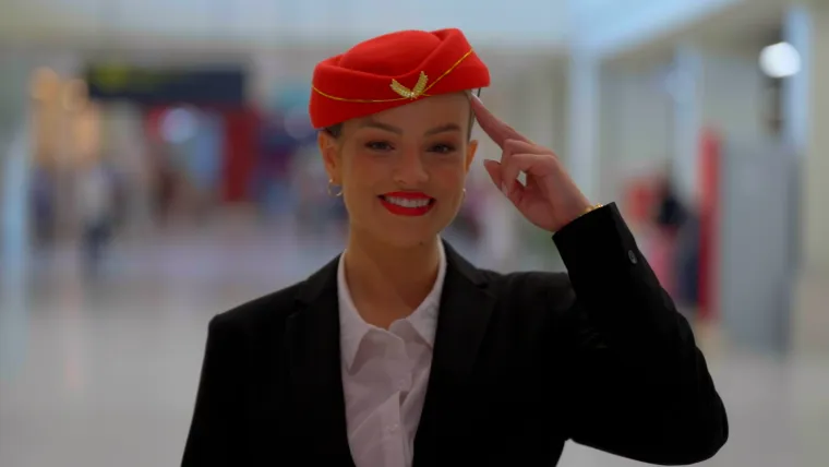 Tena, Helena i Veselka žive u oblacima, a sada žele pronaći ljubav zbog koje bi se prizemljile