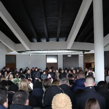 Pokopan Mladen Bartolović, kamere na pogrebu uhvatile biv&scaron;eg ministra