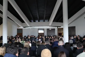 Pokopan Mladen Bartolović, kamere na pogrebu uhvatile biv&scaron;eg ministra