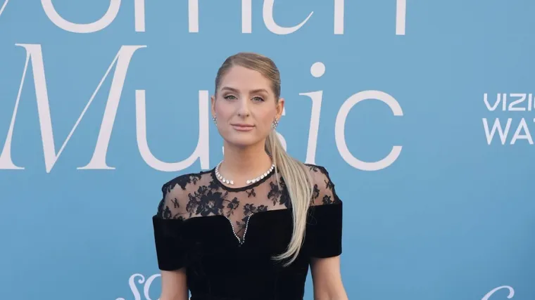 Slavna pjevačica dobila kćer uz pomoć surogat majke: Zasuli je negativnim komentarima