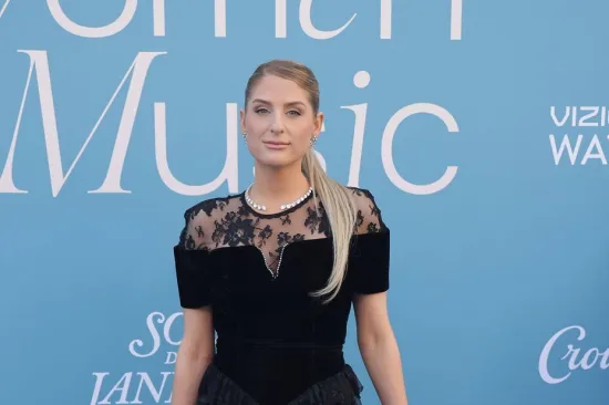 Slavna pjevačica dobila kćer uz pomoć surogat majke: Zasuli je negativnim komentarima