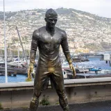 Ritualno zapalio spomenik Cristianu Ronaldu i poručio: 'Posljednje upozorenje Boga'