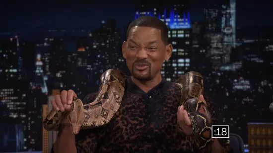 Willa Smitha natjerali da drži udava oko vrata: Njegova reakcija postala viralna