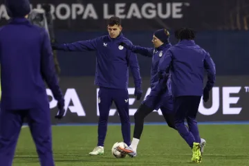 Na treningu Dinama svi zabundani u &scaron;alovima, samo se jedan najhrabriji skinuo