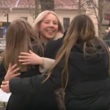 Zagrljaji jači od zime! Vinkovci obilježili Svjetski dan zagrljaja: 'Mala gesta koja puno znači'