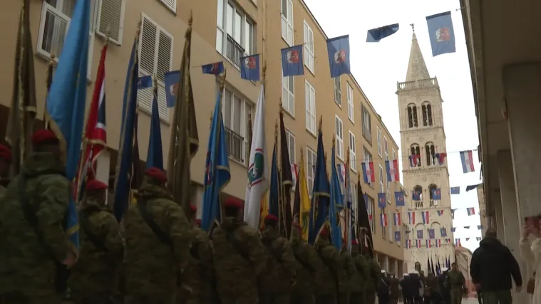 Svečanim mimohodom obilježena 33. godi&scaron;njica VRO Maslenica, evo kako je bilo u Zadru