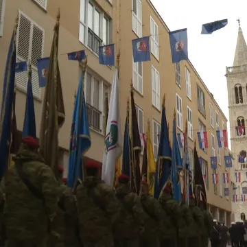 Svečanim mimohodom obilježena 33. godi&scaron;njica VRO Maslenica, evo kako je bilo u Zadru