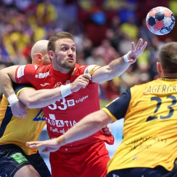 Rovoska bitka na parketu u Malm&ouml;u, ali sve poglede je privukla misteriozna plavu&scaron;a na tribinama