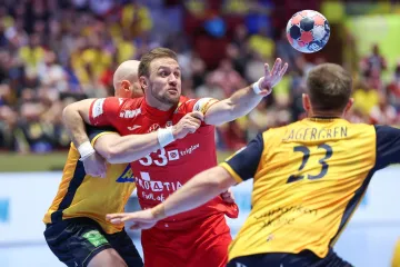 Rovoska bitka na parketu u Malm&ouml;u, ali sve poglede je privukla misteriozna plavu&scaron;a na tribinama