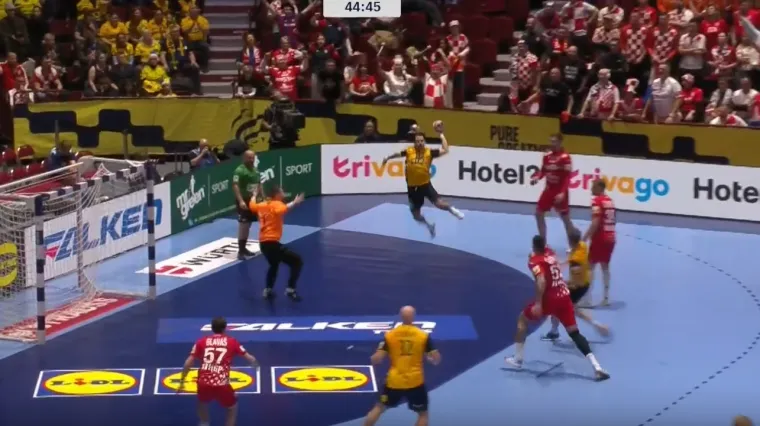 &Scaron;veđani protiv Hrvatske lete po terenu: Bacaju nam i cepeline