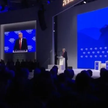 Trump u Davosu: 72 minute hvalisanja, laži i uvreda. Od Grenlanda nije odustao