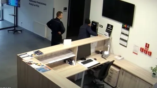 Pijan se dovezao do policijske postaje da vidi koliko će napuhati, sad mu prijeti zatvor!