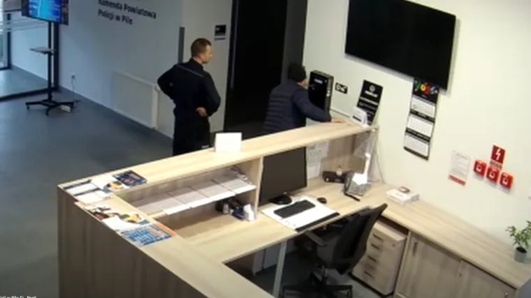 Pijan se dovezao do policijske postaje da vidi koliko će napuhati, sad mu prijeti zatvor!