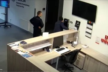 Pijan se dovezao do policijske postaje da vidi koliko će napuhati, sad mu prijeti zatvor!