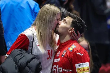 Najljep&scaron;a scena večeri u Malmou: Kapetan Hrvatske poraz zaboravio u zagrljaju supruge