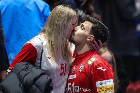 Najljep&scaron;a scena večeri u Malmou: Kapetan Hrvatske poraz zaboravio u zagrljaju supruge