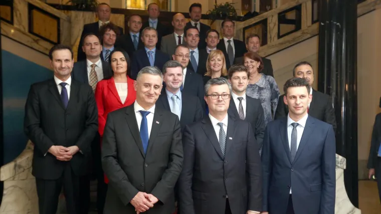 Je li 2026. nova 2016.? Dok se internet prisjeća 'zlatnog doba', sjećate li se najkraće hrvatske Vlade?