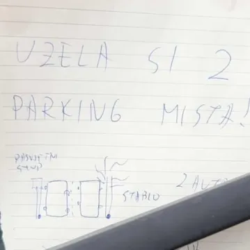 Mu&scaron;karac ostavio nepoznatoj ženi uputstva za parkiranje: Dobročinitelj ili stalker?
