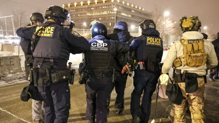 Američki agenti odveli dječaka (5) dok se vraćao iz &scaron;kole: Zajedno s ocem zavr&scaron;io je u pritvoru