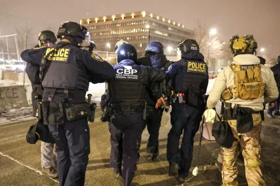 Američki agenti odveli dječaka (5) dok se vraćao iz &scaron;kole: Zajedno s ocem zavr&scaron;io je u pritvoru