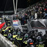 Zaiskrilo prije početka: Kaos na tribinama zaustavio utakmicu Europske lige