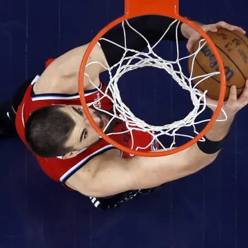 Zubac dominirao u LA derbiju: 18 ko&scaron;eva i 19 skokova za pobjedu Clippersa