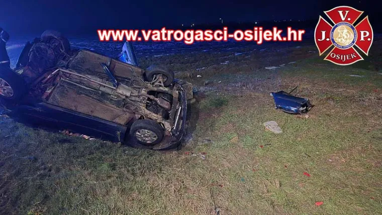 Sletjeli u kanal i udarili u beton: Troje mladih izvukli iz smrskanog auta, prizori su stra&scaron;ni