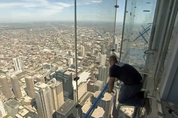 Korak u prazninu na visini od 412 metara: Na ovom staklenom rubu ukoče se i najhrabriji