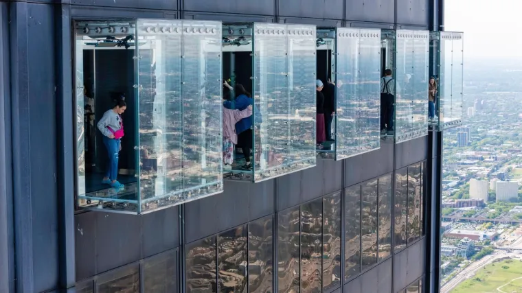 Korak u prazninu na visini od 412 metara: Na ovom staklenom rubu ukoče se i najhrabriji