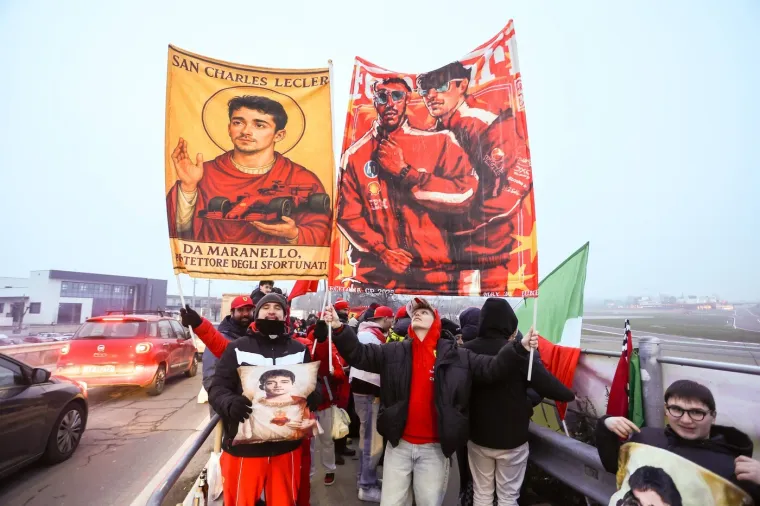 Sve oči uprte u Maranello: Hamilton isprobao novi Ferrari SF-26 pred okupljenima