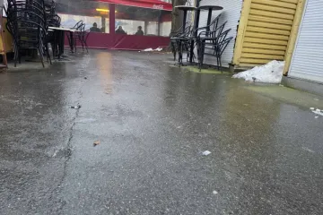 Osijek u ledenom kaosu, bolnica se puni pacijentima: 'Suprug je vozio 5 na sat i zabio se u stup'