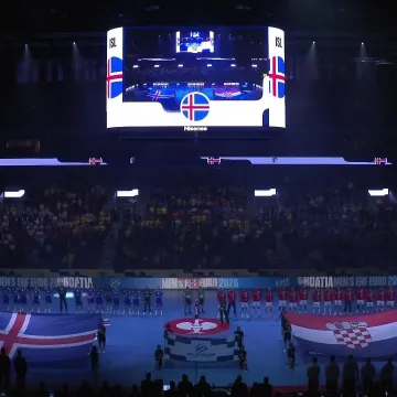 Pazite &scaron;to je Sigrdsson radio dok je svirala Lijepa Na&scaron;a prije utakmice Hrvatske i Islanda