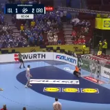 Klupa je pretrnula, a navijači hvatali za glavu: Slavić se žestoko sudario sa stativom