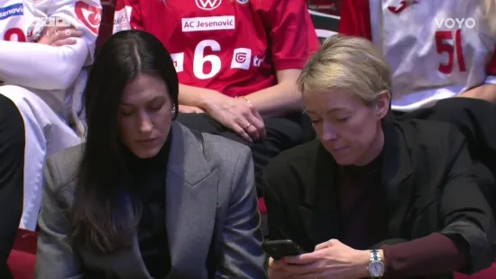 Kamera uhvatila slavnu zanosnu Srpkinju na tribinama Malmo Arene: Evo &scaron;to je radila