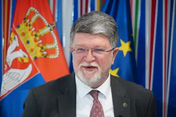 Picula uni&scaron;tio Vučićeve medije usred Beograda, pogledajte snimku: 'Informer zanijemio'