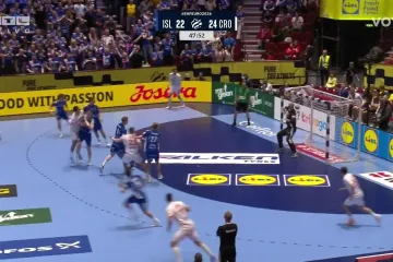 Islandski golman u utakmici protiv Hrvatske dobio loptom u glavu, opet