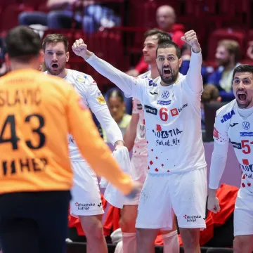 &Scaron;o&scaron;tarić: 'Opet smo se digli, opet sanjamo svoje snove'; Cindrić: 'Nismo gubili glavu'