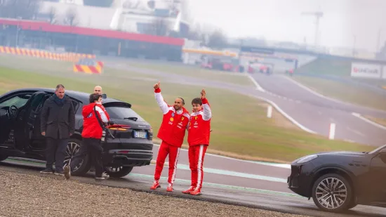 Nova sezona donosi nova pravila, a Ferrari ostaje vjeran tradiciji: Hamilton i Leclerc izveli novi bolid