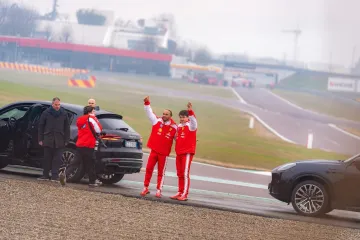 Nova sezona donosi nova pravila, a Ferrari ostaje vjeran tradiciji: Hamilton i Leclerc izveli novi bolid