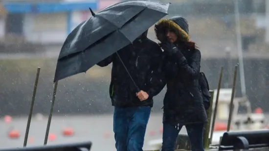 Stiže im jako opasna pojava, od ponoći se pale crveni alarmi: 'Ostanite kod kuće'