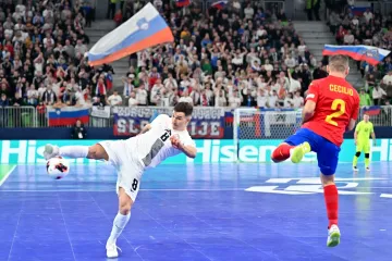 Domaćini te&scaron;ko poraženi na otvaranju europskog prvenstva