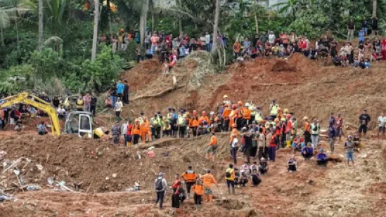 Klizi&scaron;te nakon obilnih ki&scaron;a zatrpalo selo: Najmanje sedam poginulih, gotovo 100 ljudi nestalo